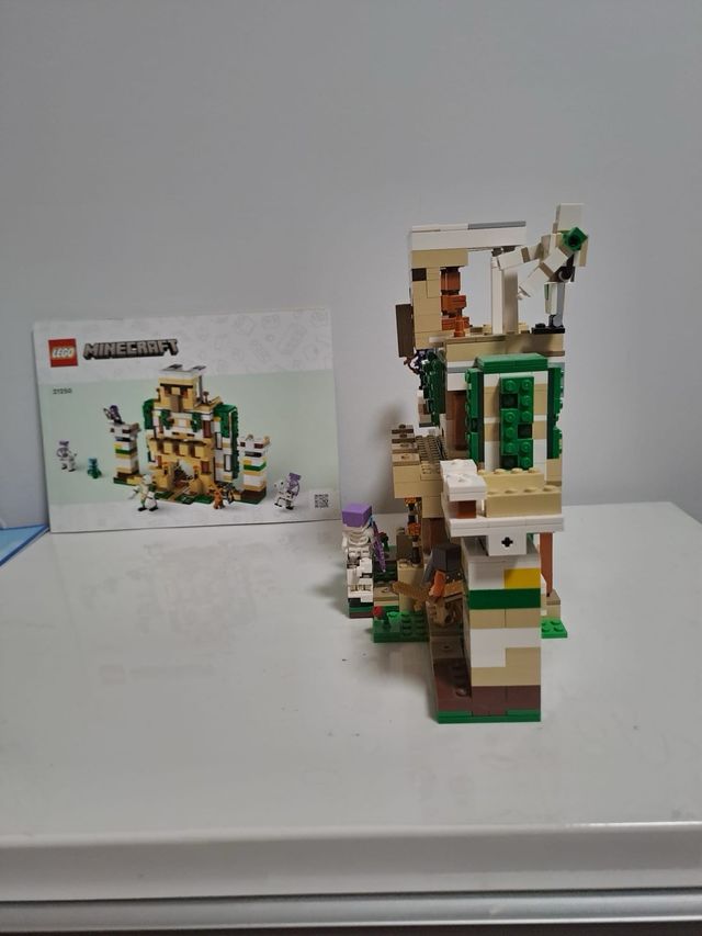 LEGO Minecraft Fortaleza del Golem de Hierro 21250