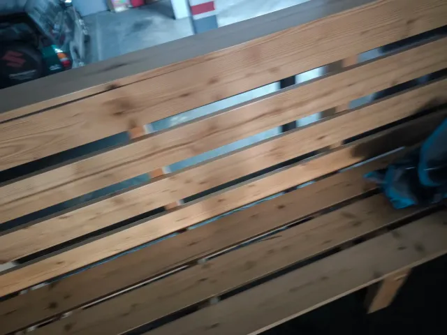 Banco de madera rústico para exterior hecho a mano