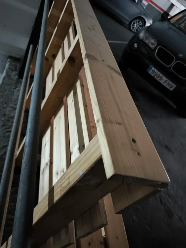 Banco de madera rústico para exterior hecho a mano