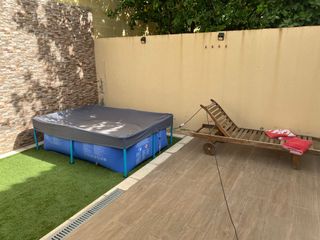 Césped artificial verde