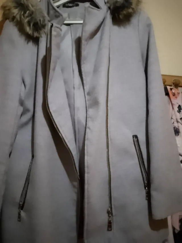 Chaqueta gris mujer talla L la vendo por 5