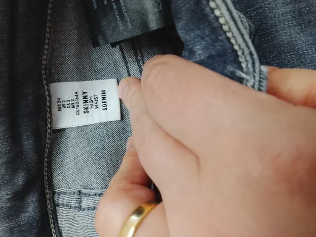 Vaqueros azules y grises