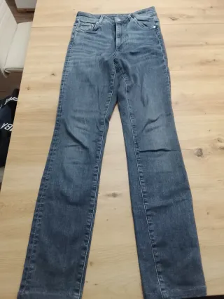 Vaqueros azules y grises