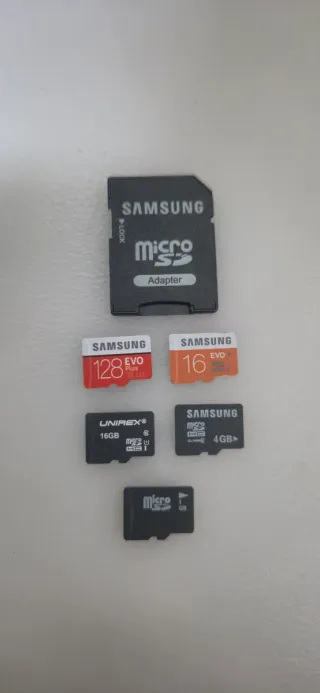 5 Tarjetas MicroSD Samsung: 128GB, 16GB, 4GB, 1GB