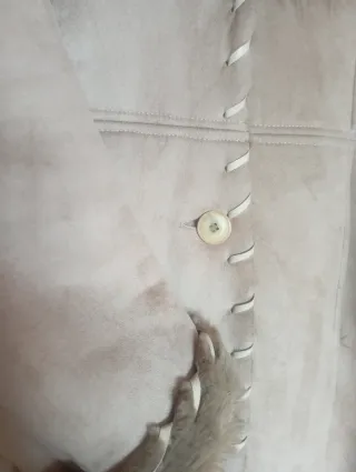 Abrigo de ante con cuello de pelo