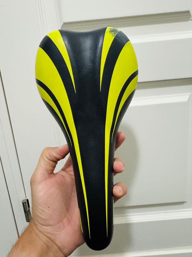 Sillín Bici Conor Negro y Amarillo