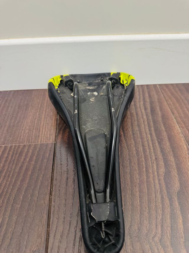 Sillín Bici Conor Negro y Amarillo