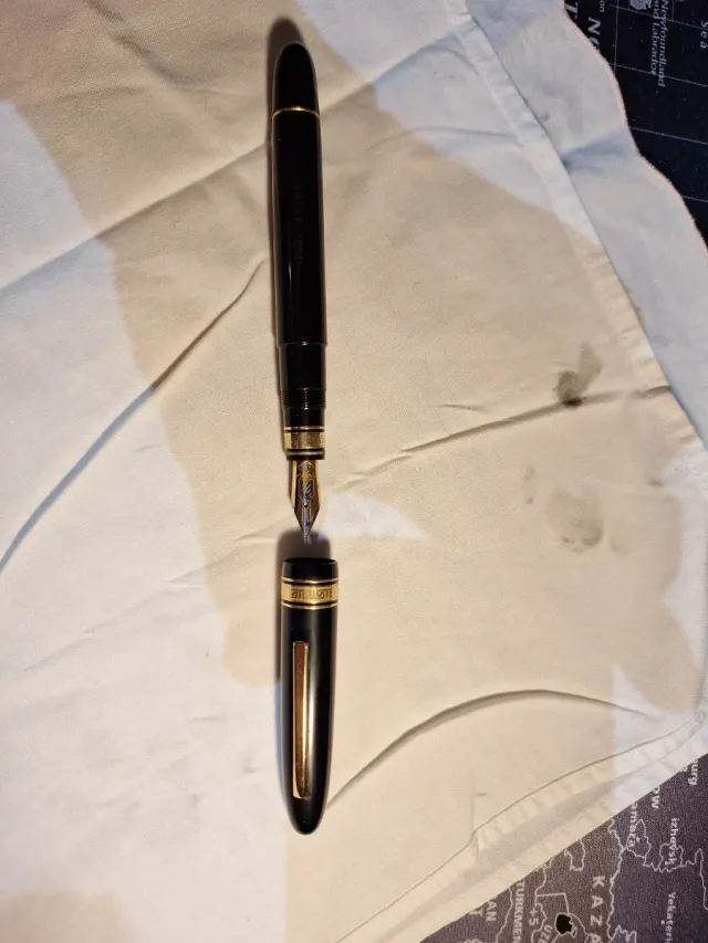 Penna stilografica Omas extra serie limitata nera