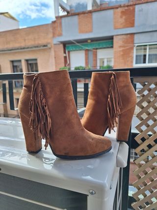 Botines marrones con flecos