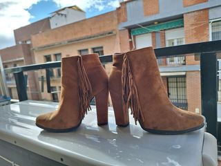 Botines marrones con flecos