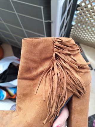 Botines marrones con flecos