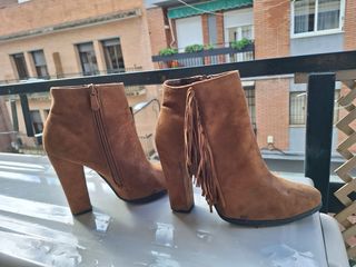 Botines marrones con flecos