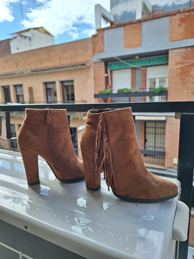 Botines marrones con flecos