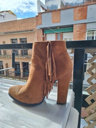 Botines marrones con flecos
