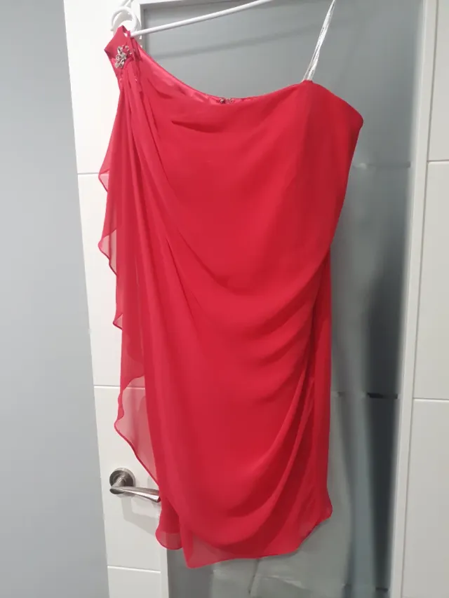 Vestido rojo para eventos BBC