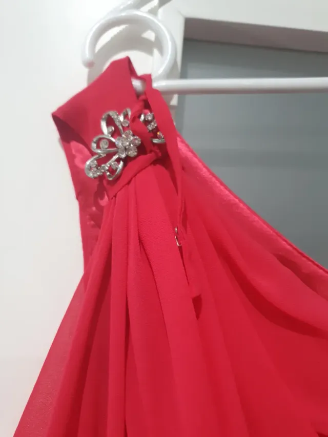 Vestido rojo para eventos BBC