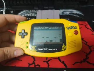 Consola Game Boy Advance Pokémon Amarilla