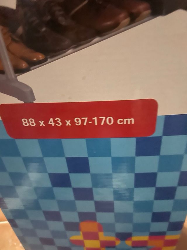 Guardaroba in metallo e plastica