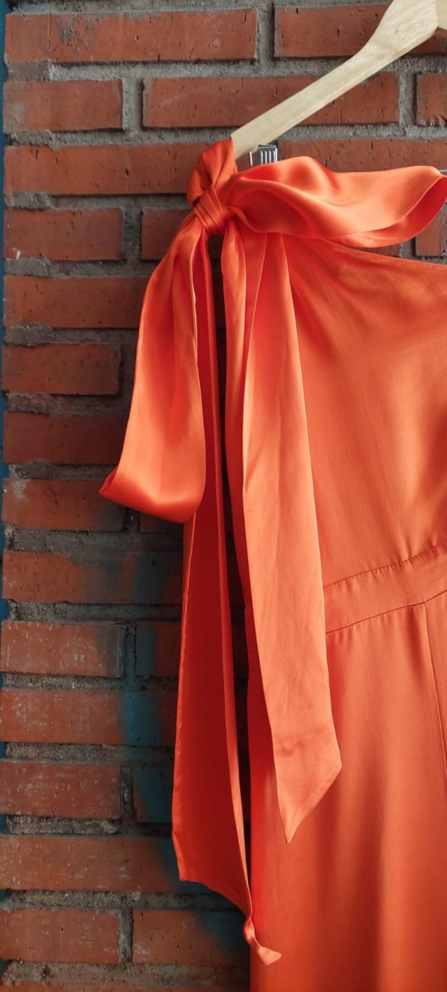 Mono Uterqüe hombro asimétrico naranja