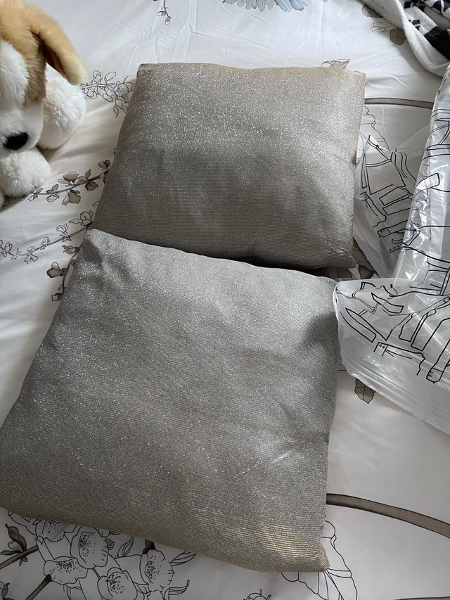 Cojines Maisons du Monde dorados con brillante