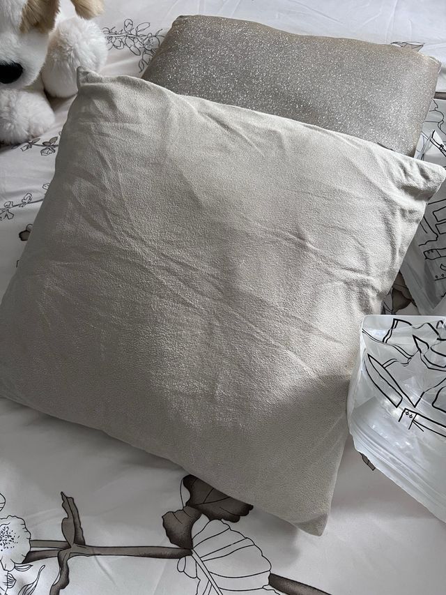 Cojines Maisons du Monde dorados con brillante