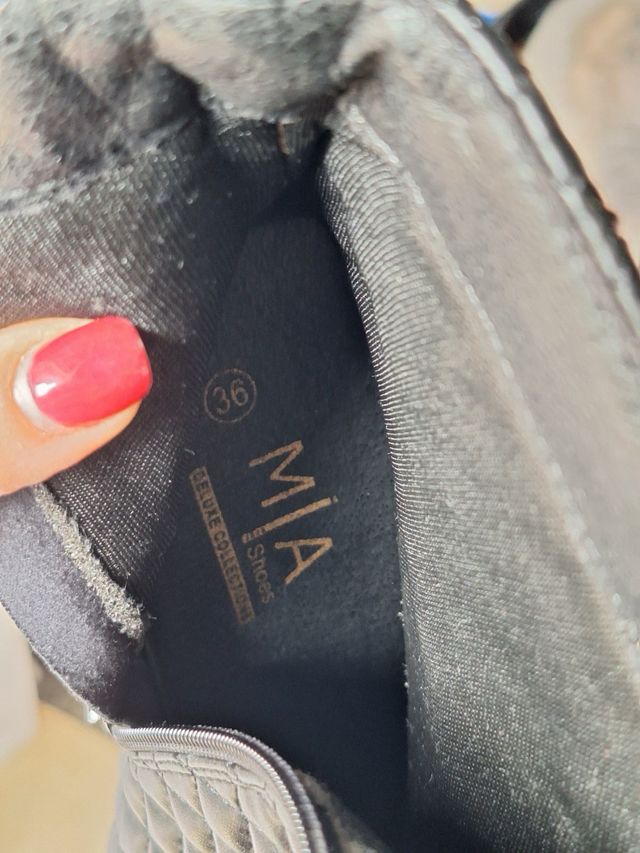 Botines negros acolchados tacón alto