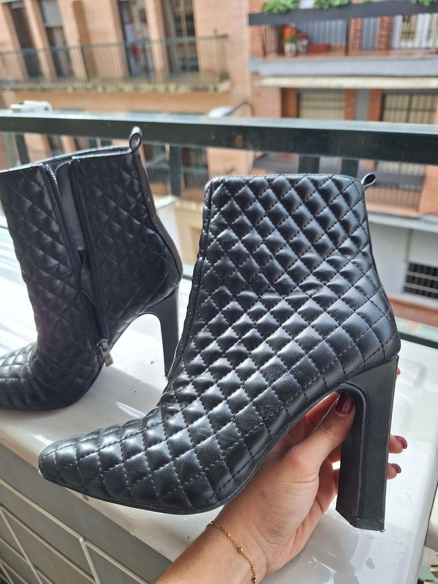 Botines negros acolchados tacón alto