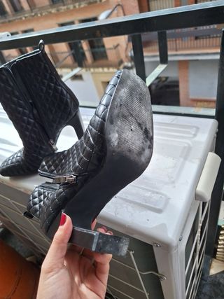 Botines negros acolchados tacón alto