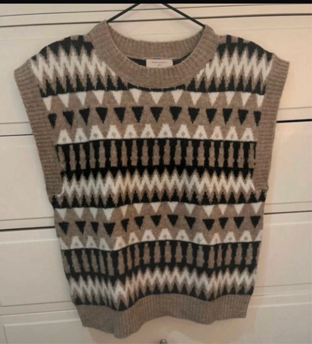 Chaleco de punto con estampado geométrico