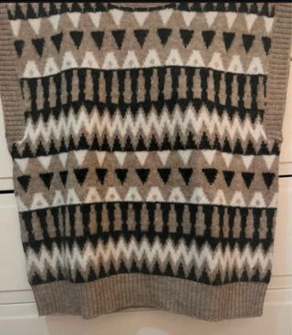 Chaleco de punto con estampado geométrico