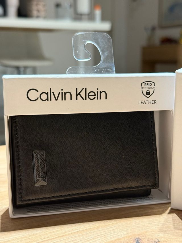 Cartera Calvin Klein Negra Cuero RFID