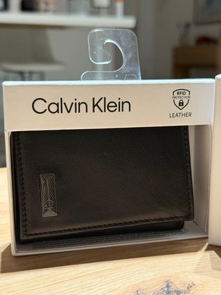Cartera Calvin Klein Negra Cuero RFID