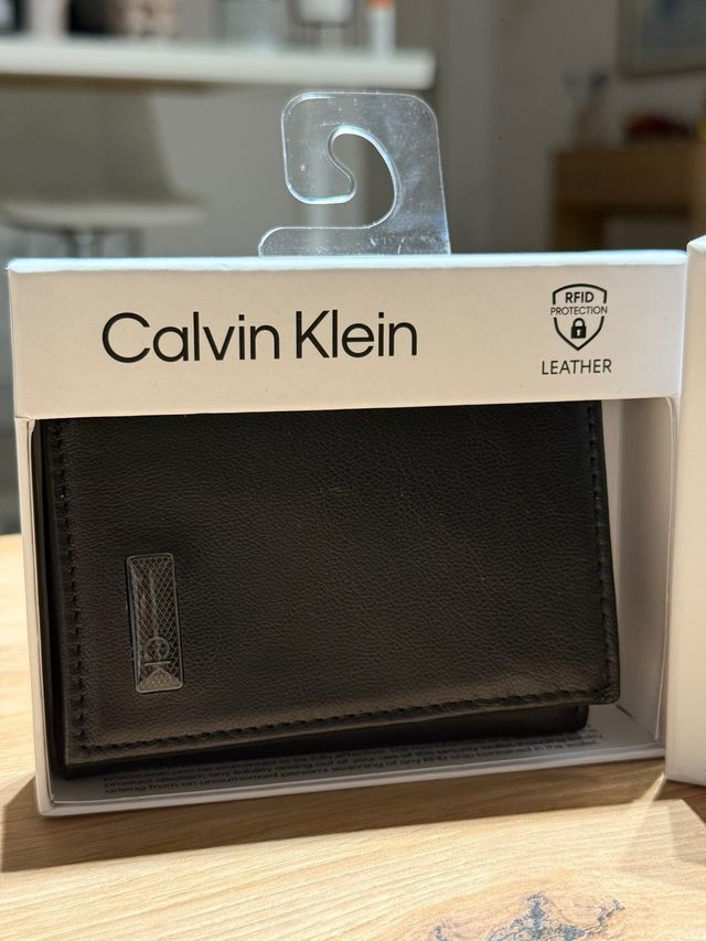 Cartera Calvin Klein Negra Cuero RFID