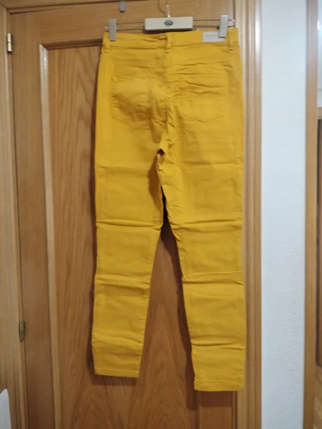 Pantalones mostaza mujer