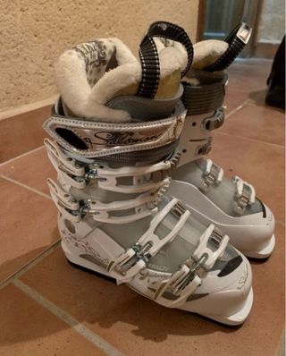 Botas esquí niña/mujer + esquís Atomic