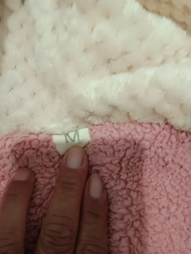 Bata infantil rosa con capucha