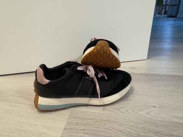 Deportivas Skechers Talla 37 Negras y Rosas