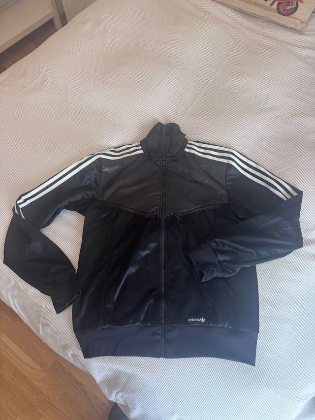 Sudadera Adidas Negra con Rayas Blancas