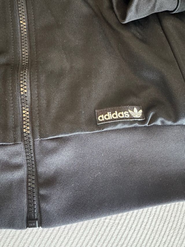 Sudadera Adidas Negra con Rayas Blancas
