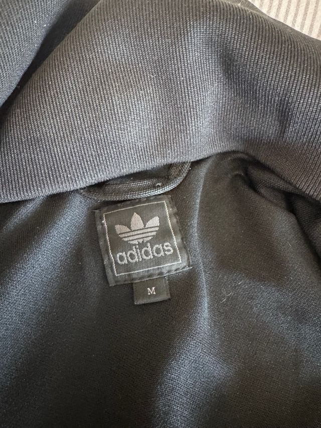 Sudadera Adidas Negra con Rayas Blancas