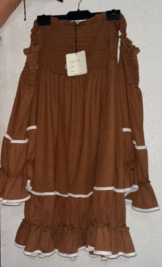 Vestido marrón de palabra de honor