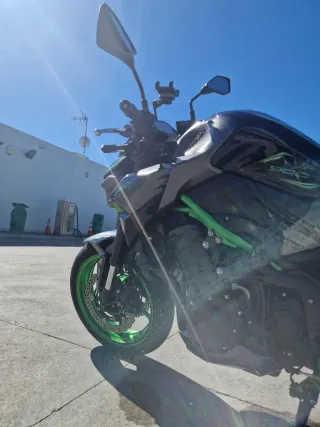 Kawasaki Z900 2024 - 11.900 km