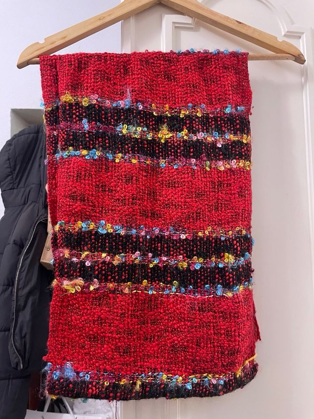 Bufanda tejida multicolor con flecos