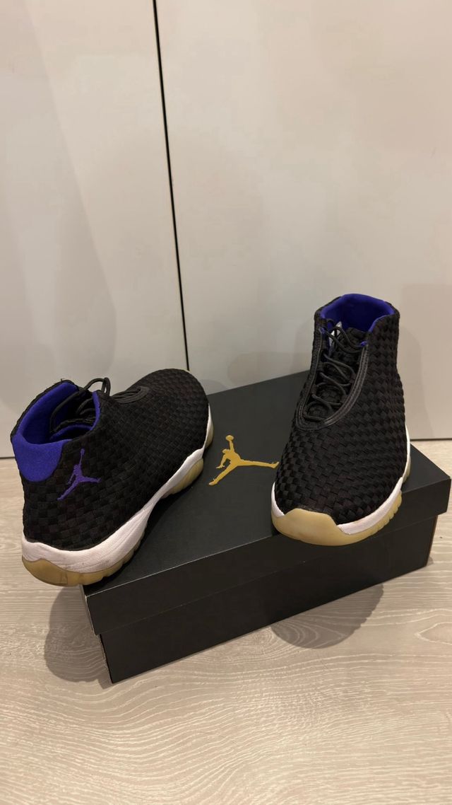 Zapatilla Jordan Future Negra y Morada
