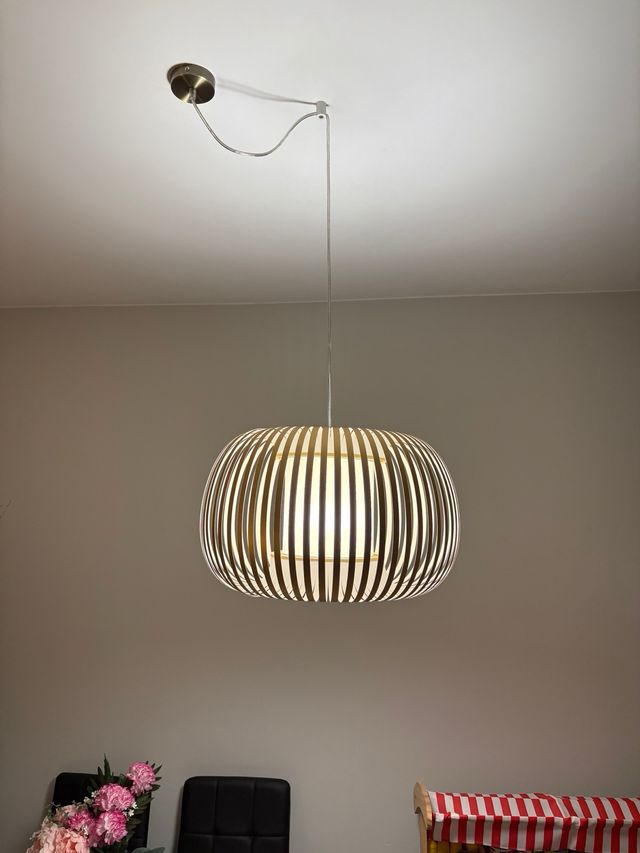 Lámpara colgante dorada de metal