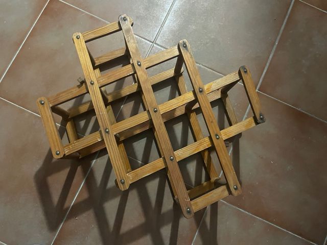 Portabottiglie pieghevole in legno. Ne ho 2