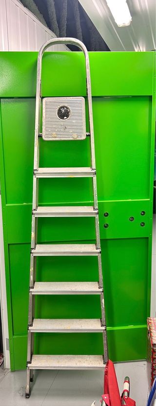 Escalera de aluminio plegable 2,10 m de altura