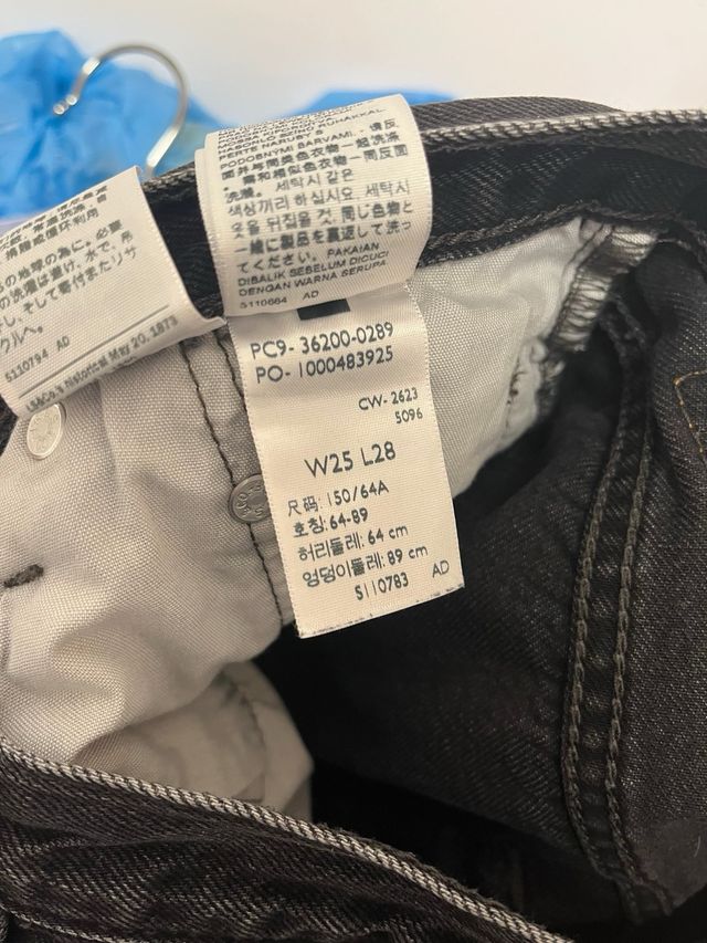 Levi's 501 gris desgastado