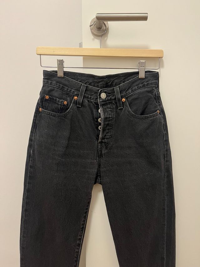 Levi's 501 gris desgastado