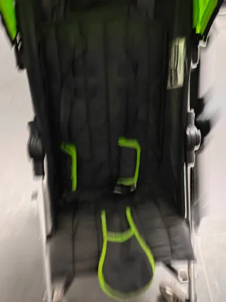 Carrito ligero plegable verde y negro